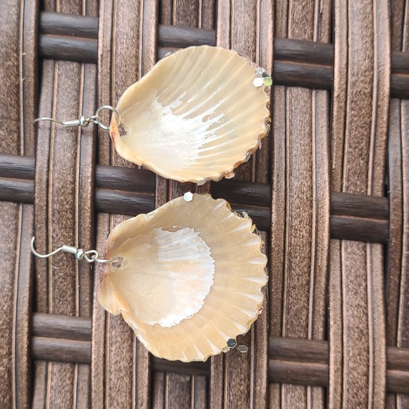 Shell earrings - Picture 2 of 4